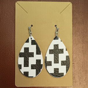 🖤🩶🤍2/$12 Adorable leather cross earrings!